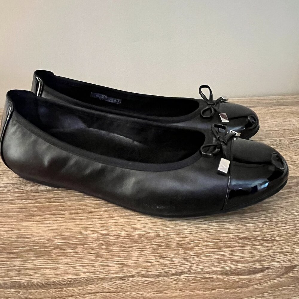 VIONIC BLACK MINNA BALLET FLATS, LEATHER W/PATENT ACCENTS, SIZE 10; GENTLY WORN!